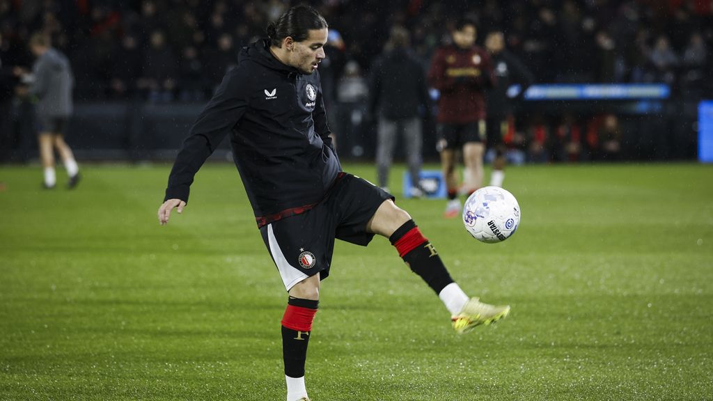 Ueda kopt op aangeven van Borges Feyenoord op 1-0 • Heracles en Telstar vermaken nog niet