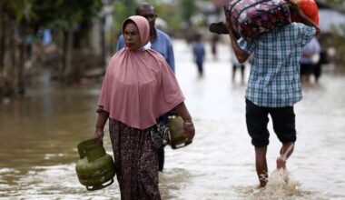 Ruim 900 doden door overstromingen Sumatra, gouverneur vreest hongersnood