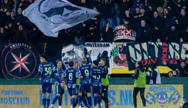 ‘Bommen op Rotterdam’ klinkt uit vak met Ajax-fans