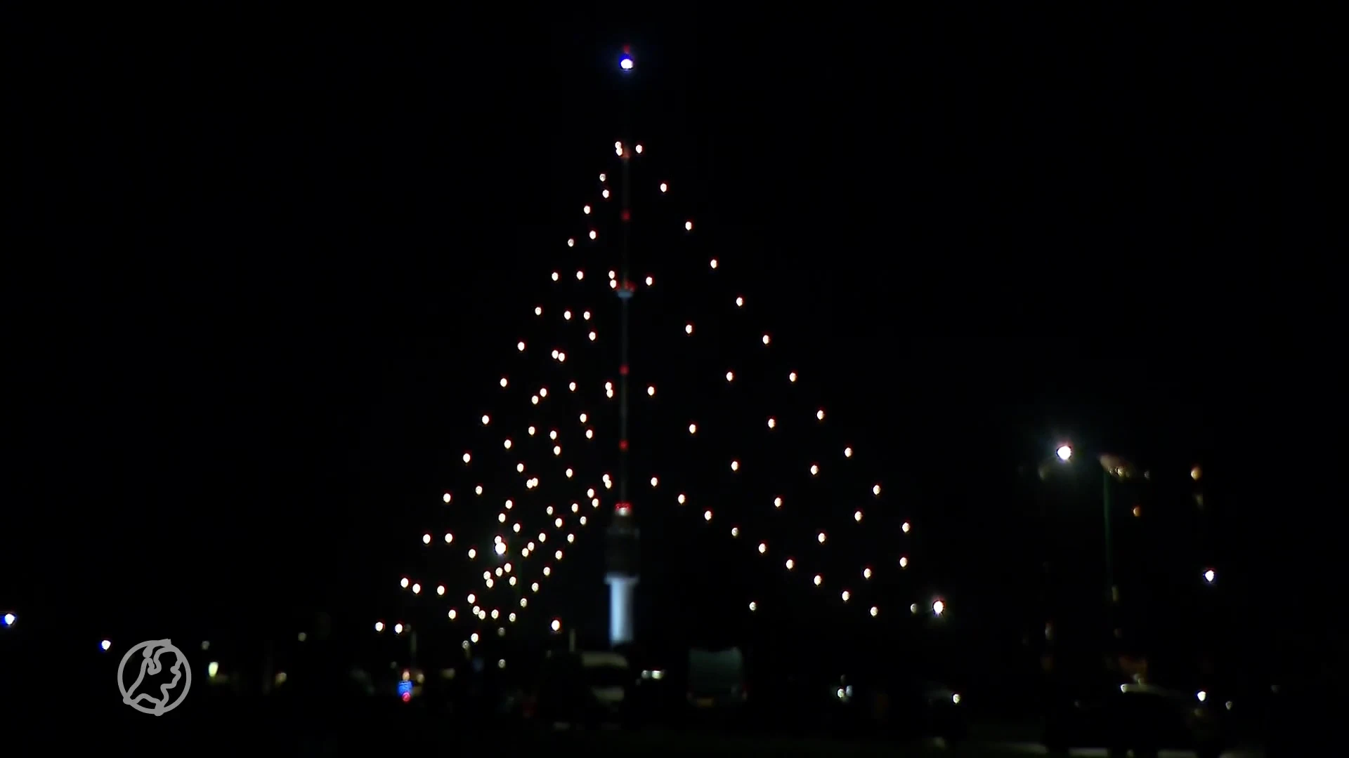 Lichten grootste kerstboom ter wereld zijn weer aan