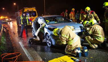 Drie gewonden bij frontale botsing tussen twee auto’s | Scooter knalt achterop scootmobiel