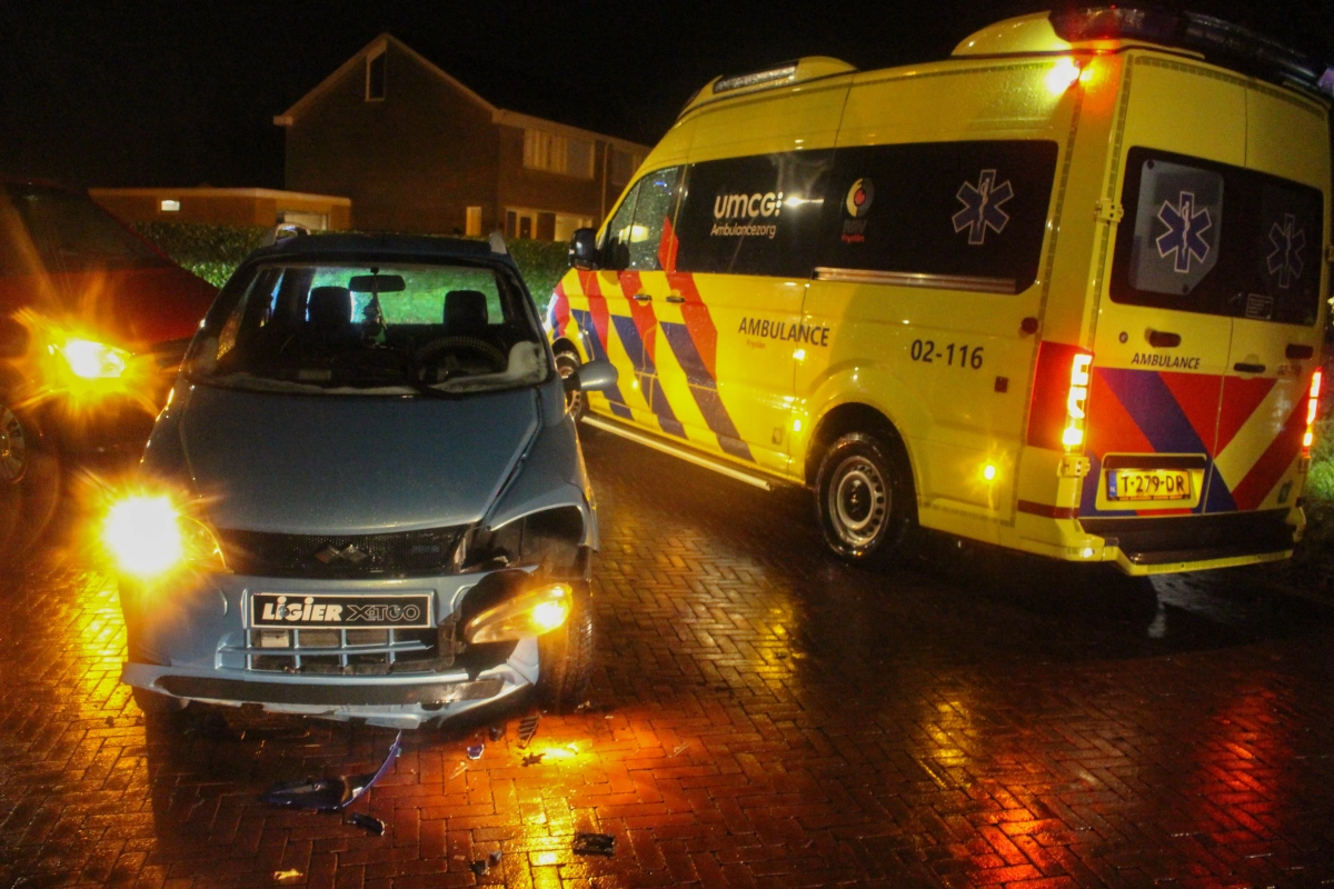 Brommobiel rijdt scooter aan in Harkema