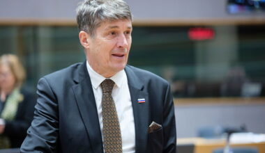 Slovenië gaat voor meer dan 40 miljoen euro aan Amerikaanse wapens kopen voor Oekraïne