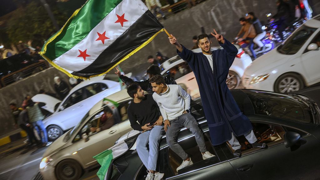 Vreugde in Damascus nu Assad jaar weg is, maar niet iedereen viert feest