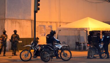 Dertien lichamen gevonden na explosie bij gevangenis in Ecuador