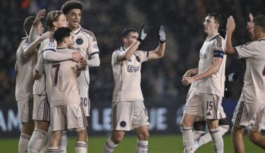 Piepjong Ajax boekt bij Qarabag eerste Champions League-zege dit seizoen