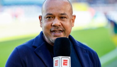 Vink en Van Polen over Itakura bij Ajax