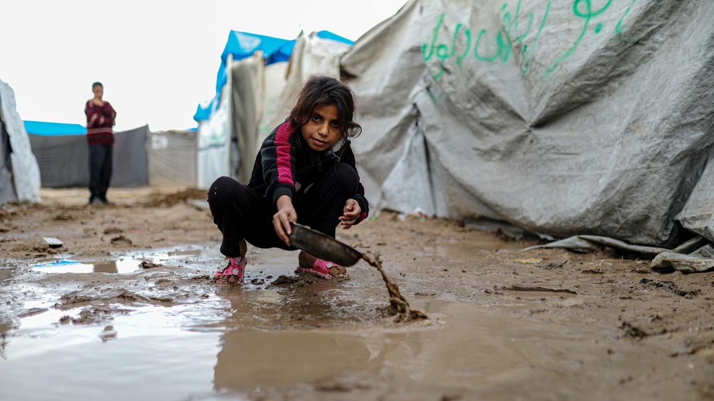 Noodweer treft Gazastrook: overstromingen en ingestorte tenten