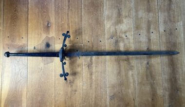 'Replica's' op zolder raadhuis Balk blijken unieke collectie zwaarden uit 16de eeuw