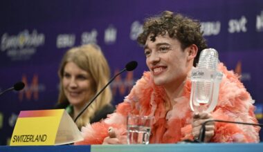 Songfestival-winnaar Nemo stuurt trofee terug om deelname Israël