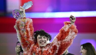 Songfestival-winnaar Nemo stuurt trofee terug vanwege deelname Israël