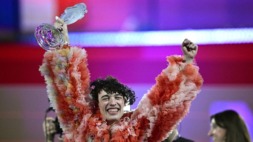 Songfestival-winnaar Nemo stuurt trofee terug vanwege deelname Israël