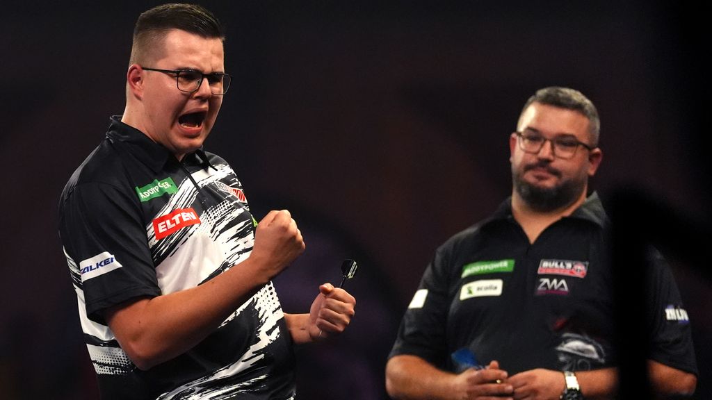 Europees kampioen Van Veen wint voor het eerst partij op WK darts