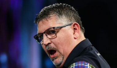 Tweevoudig wereldkampioen Anderson met veel moeite door op WK darts