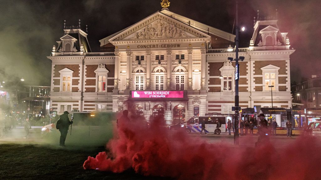 Opstootjes bij demonstratie tegen optreden Israëlische zanger Concertgebouw