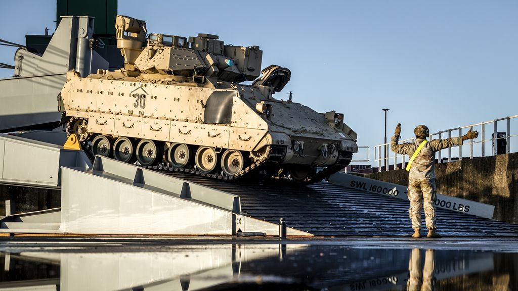 Militaire treinen gaan straks voor op de intercity 'door toegenomen dreiging'