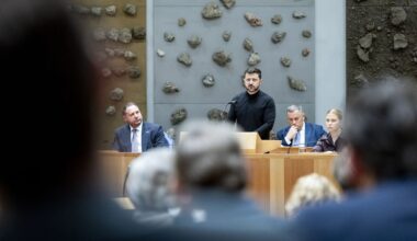 spreekt Kamers toe en ontmoet koning Willem-Alexander