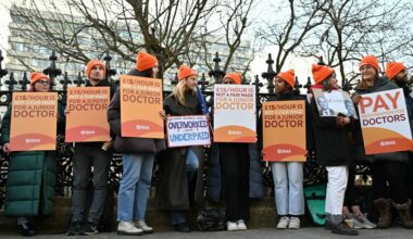 Minister roept artsen VK op om niet te staken vanwege griepgolf