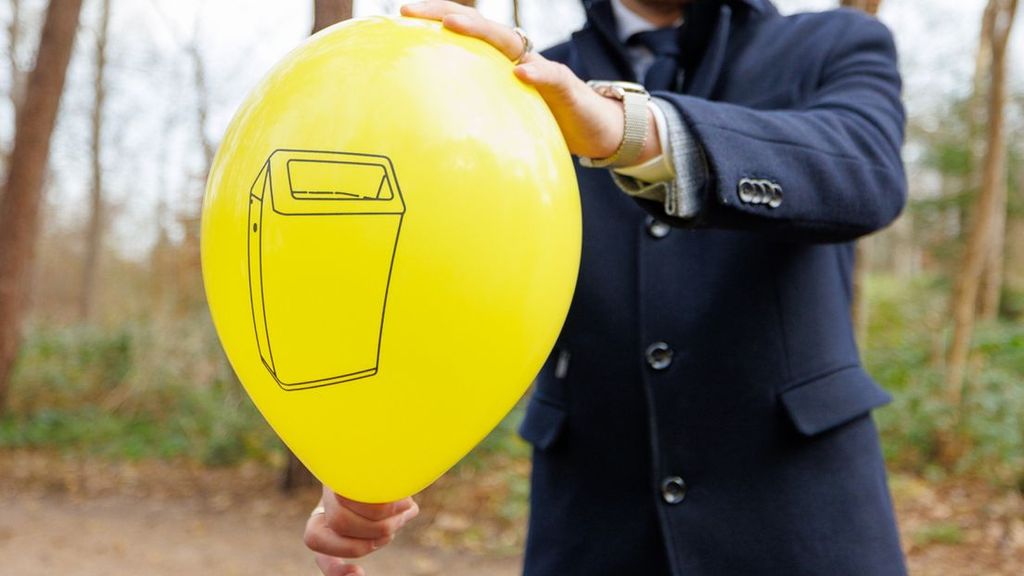 Katwijkers krijgen 'prullenbak' die opgeblazen mag worden met oud en nieuw