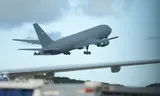 Een tankvliegtuig van de Amerikaanse luchtmacht. Een soortgelijk vliegtuig kwam vrijdag bijna in botsing met een JetBlue-vlucht boven het Caribisch gebied.