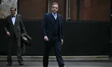 De Belgische premier Bart De Wever vrijdag in Londen op weg naar een ontmoeting met zijn Britse collega Keir Starmer.