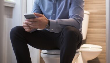 Man ontslagen omdat hij soms wel 4 uur per dag op wc zat