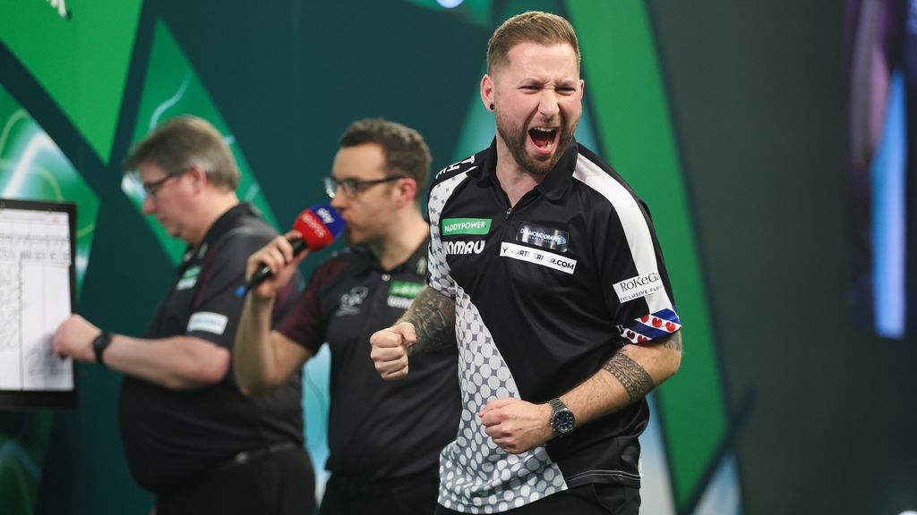 Noppert wint Fries onderonsje van Van der Velde op WK darts en bereikt tweede ronde