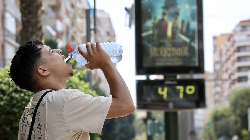 Spanje richt klimaatschuilplaatsen in om hitte het hoofd te bieden