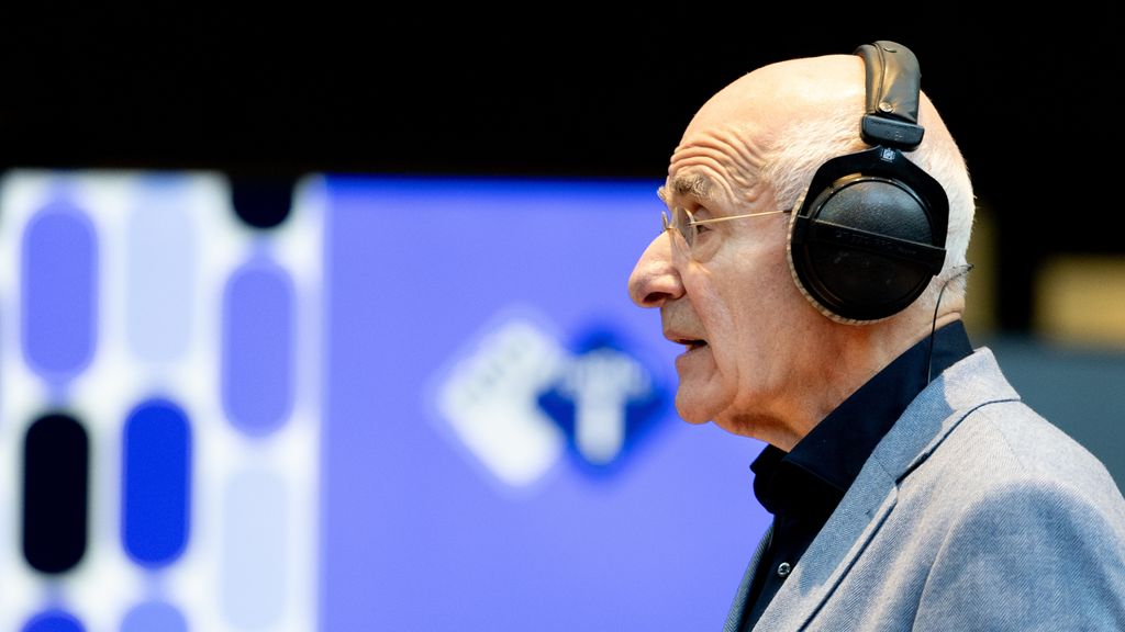 Radiomaker Frits Spits krijgt Zilveren Fonograaf