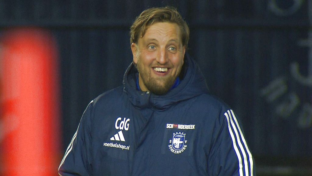 Trainer Spakenburg gelooft in bekersprookjes en wil zijn stageclub FC Twente pijn doen