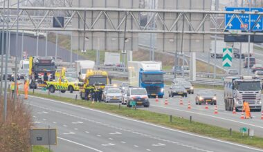 Vrachtwagenchauffeur klemgereden en beroofd van truck op A1 bij Muiden