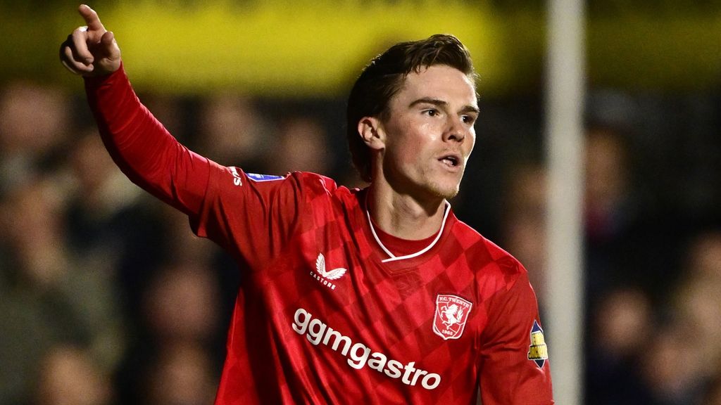 FC Twente verslaat Spakenburg in doelpuntrijk duel en bekert verder