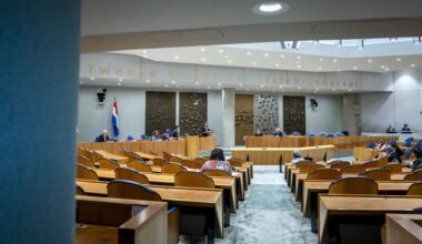 Hulp bij illegaal verblijf niet strafbaar, asielwetten door naar Eerste Kamer