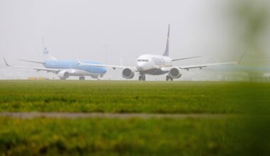 Schiphol mag van kabinet twee jaar doorvliegen zonder natuurvergunning