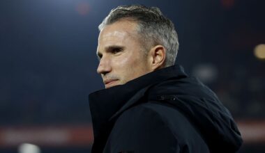 Van Persie wijst mentor van de hand, maar spart wel met Hiddink en Van Basten