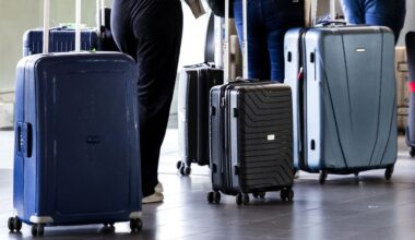 Duizenden reizigers door storing zonder koffer vertrokken van Schiphol