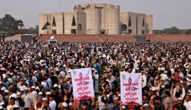 Mensenmassa komt af op uitvaart vermoorde studentenleider Bangladesh