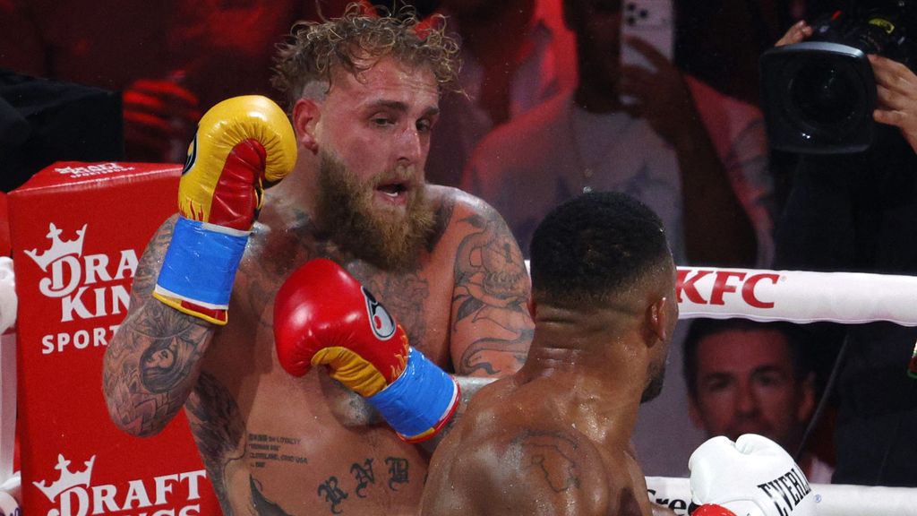 Oud-wereldkampioen Joshua slaat Youtuber Paul knock-out in lucratief boksgevecht