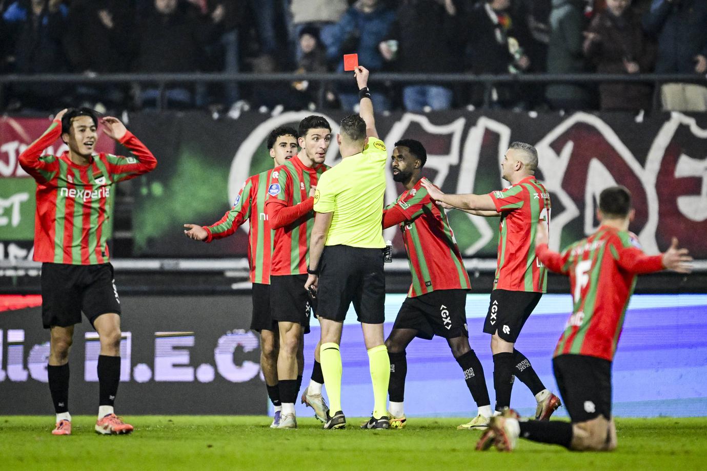 absoluut géén rode kaart Ouaissa'