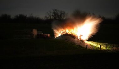 Levensgevaarlijk illegaal vuurwerk • Nederlandse tech-belofte weigert half miljard