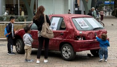 Politie Utrecht neemt auto met kogelgaten in, blijkt Gaza-kunstwerk te zijn
