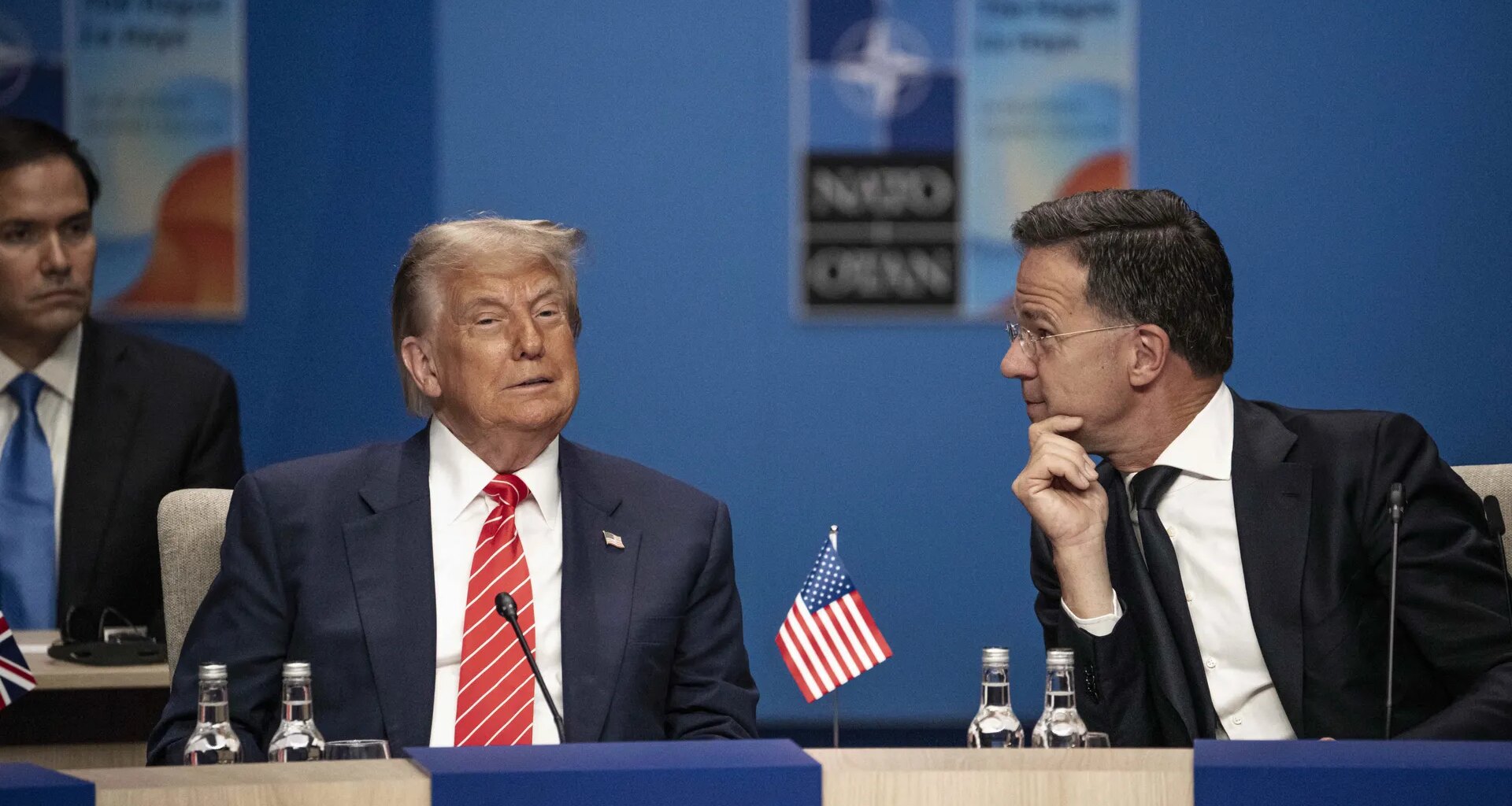 Mark Rutte verliest zijn laatste beetje geloofwaardigheid met nieuwe lofzang op Trump - Joop