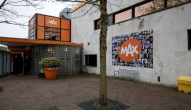 Omroep Max schrapt Carrie op Vrijdag vanwege bezuinigingen