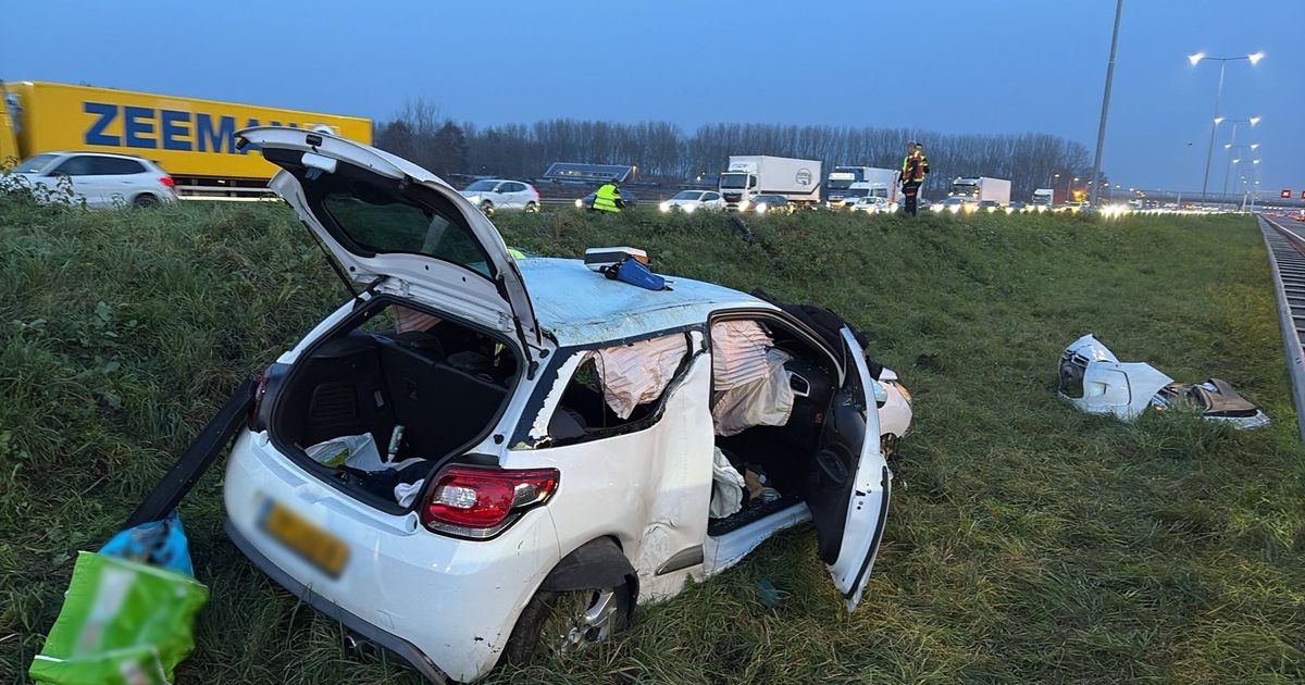112 nieuws: File op A12 door ongeluk bij Harmelen | Politieauto crasht in Amersfoort