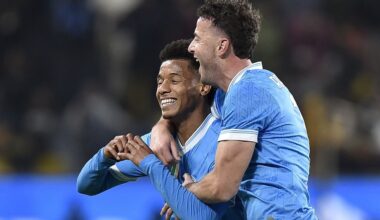 Neres bezorgt Napoli Italiaanse Supercup met twee goals tegen Bologna