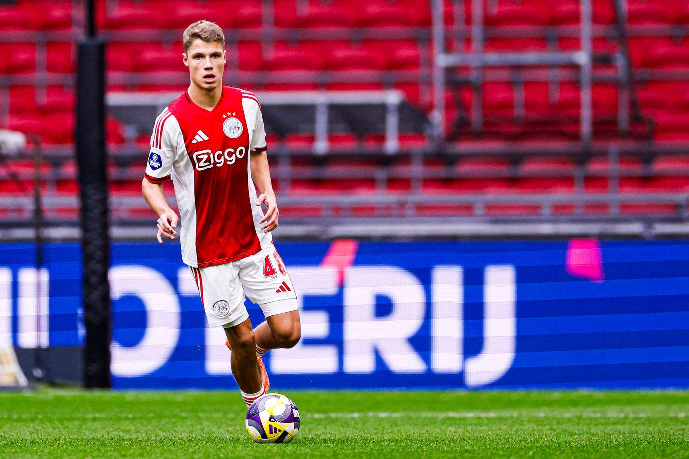 'Steur (17) mogelijk nu al op weg naar de uitgang bij Ajax' - FCUpdate.nl