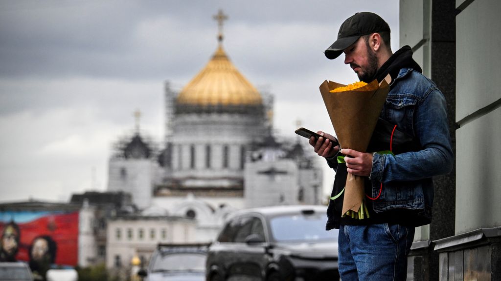 Russische toezichthouder verhoogt druk op WhatsApp door app te vertragen