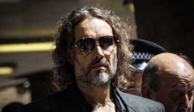 Britse komiek Russel Brand opnieuw aangeklaagd voor verkrachting