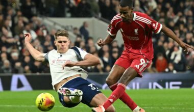 Van de Ven biedt excuses aan voor tackle op Isak: 'Heb hem berichtje gestuurd'