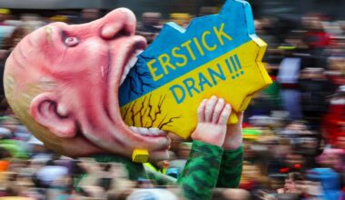 Rusland spant zaak aan vanwege Duitse carnavalswagen met Poetin erop